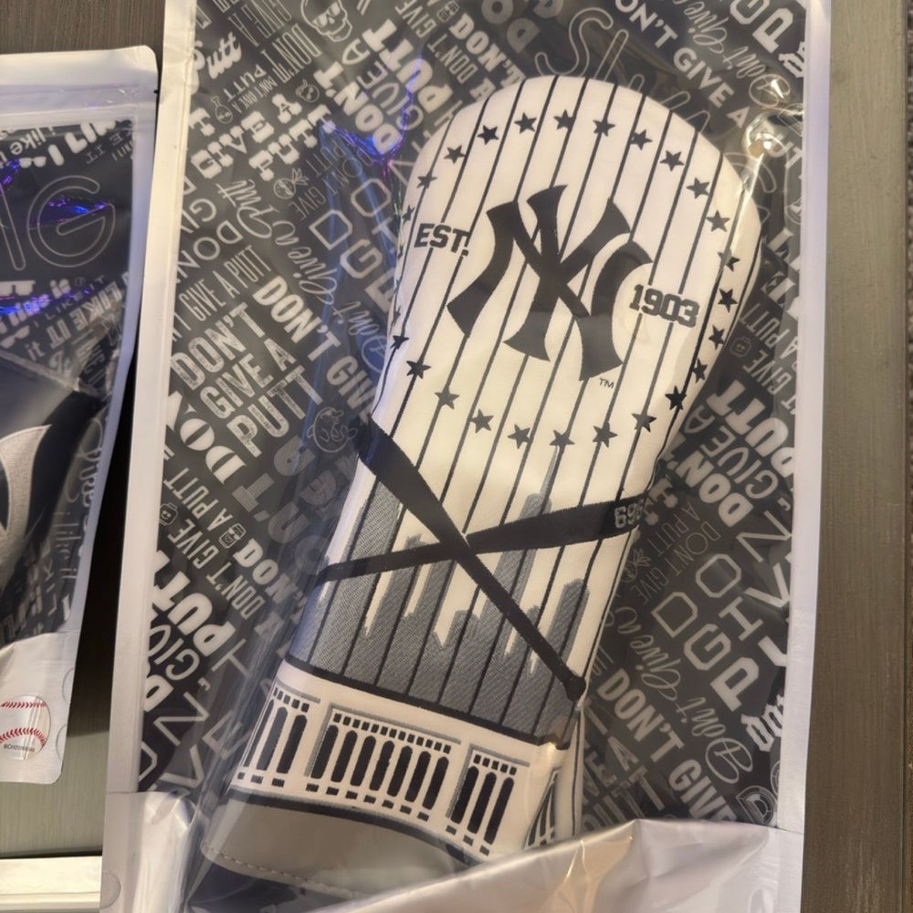 Swag New York Yankees Golf Club Headcover - Black and White bundle